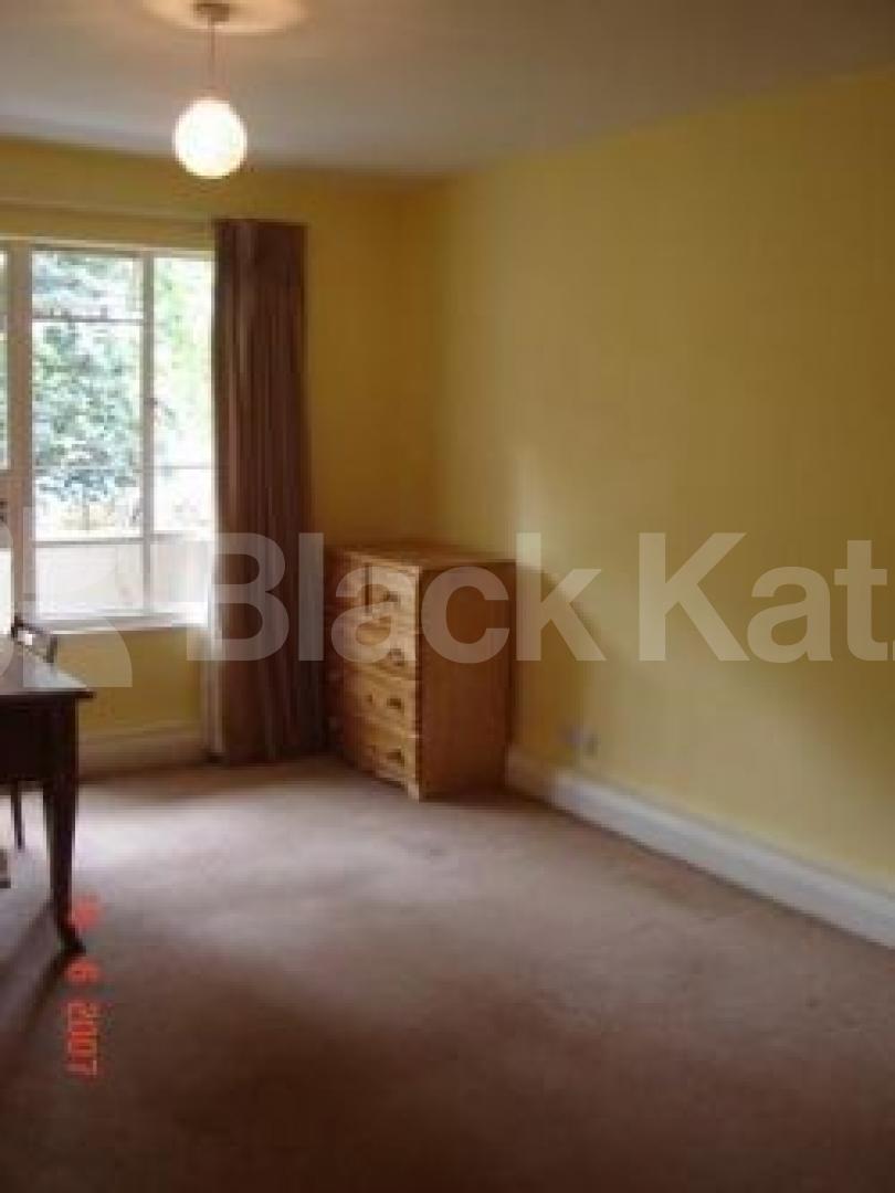 			LET!, 2 Bedroom, 1 bath, 1 reception Flat			 Park Road, CROUCH END N8